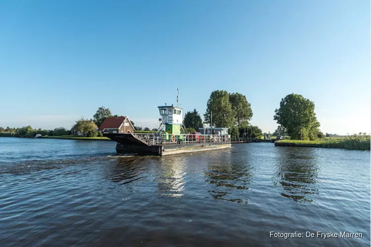 Onderhoudsbeurt voor pont Langweerdervaart