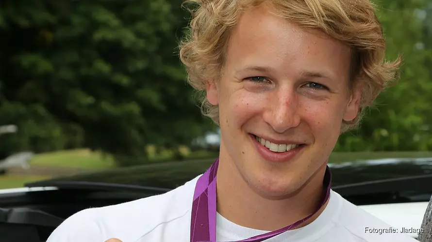 Epke Zonderland pakt derde wereldtitel rekstok in Qatar