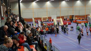 Drukte op het  G-voetbaltoernooi Sportstad Heerenveen