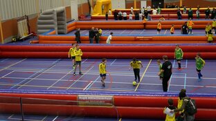 Drukte op het  G-voetbaltoernooi Sportstad Heerenveen