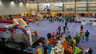 Drukte op het  G-voetbaltoernooi Sportstad Heerenveen