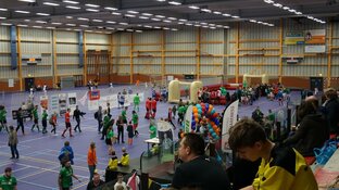 Drukte op het  G-voetbaltoernooi Sportstad Heerenveen
