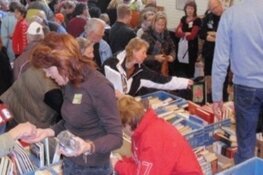 Rommelmarkt met boeken en brocante