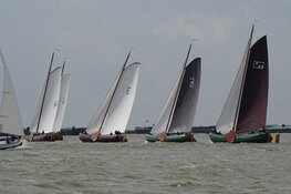 Finale wedstrijd IFKS Skûtsje zeilen bij de Lemmer druk bezocht