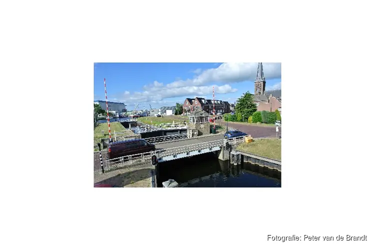 De Riensluisbrug in Lemmer wordt gerenoveerd