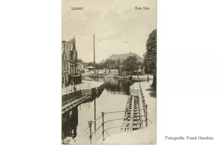 &#39;Wandel&#39; door oud Lemmer via dia&#39;s en verhalen in de Bibliotheek in Lemmer