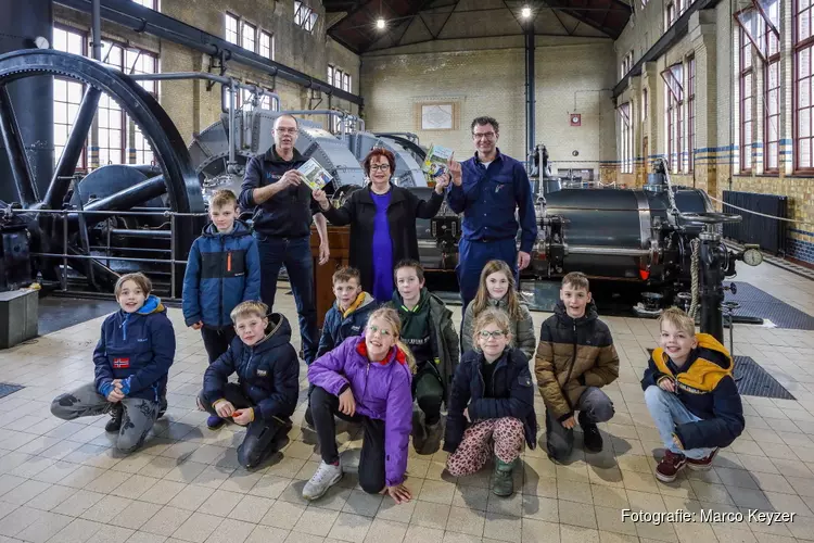Presintaasje twatalich berneboek: Sipke komt op stoom