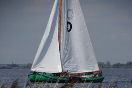 Wedstrijden IFKS Skûtsjesilen Tjeukermeer Echtenerbrug afgebroken om gebrek aan wind