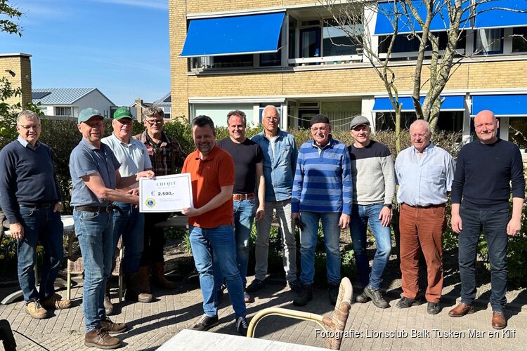 Lionsclub Balk Tusken Mar en Klif combineert donatie met vrijwilligerswerk voor Stichting Present De Fryske Marren