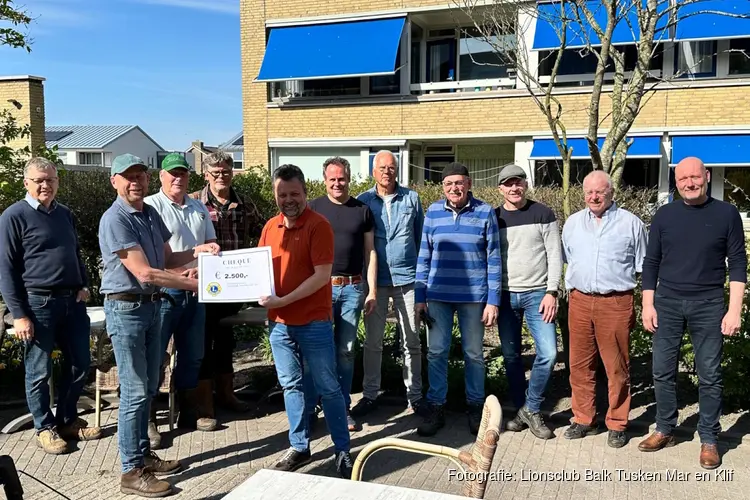 Lionsclub Balk Tusken Mar en Klif combineert donatie met vrijwilligerswerk voor Stichting Present De Fryske Marren