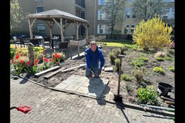 Lionsclub Balk Tusken Mar en Klif combineert donatie met vrijwilligerswerk voor Stichting Present De Fryske Marren