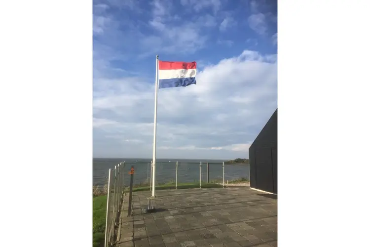 Vlag uit bij het Kazemattenmuseum