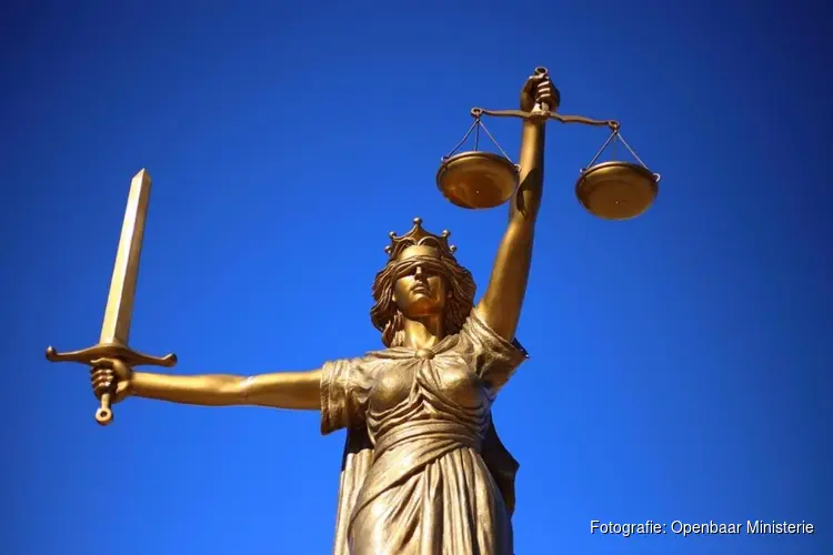 Produceren vals geld, grootschalige oplichting en witwassen: OM eist 7 jaar tegen verdachte in megazaak Parra